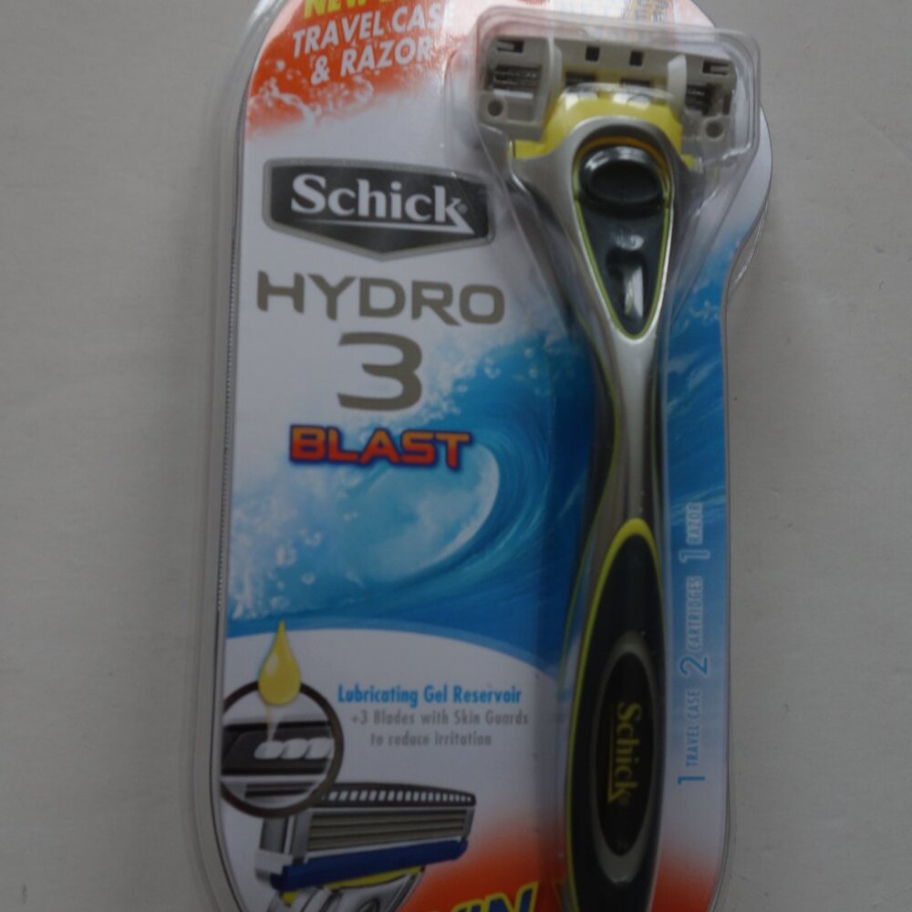 Schick HYDRO 3 BLAST NEW LOOK TRAVEL CASE AND RAZOR 2 CARTRIDES, 1 RAZOR NEW